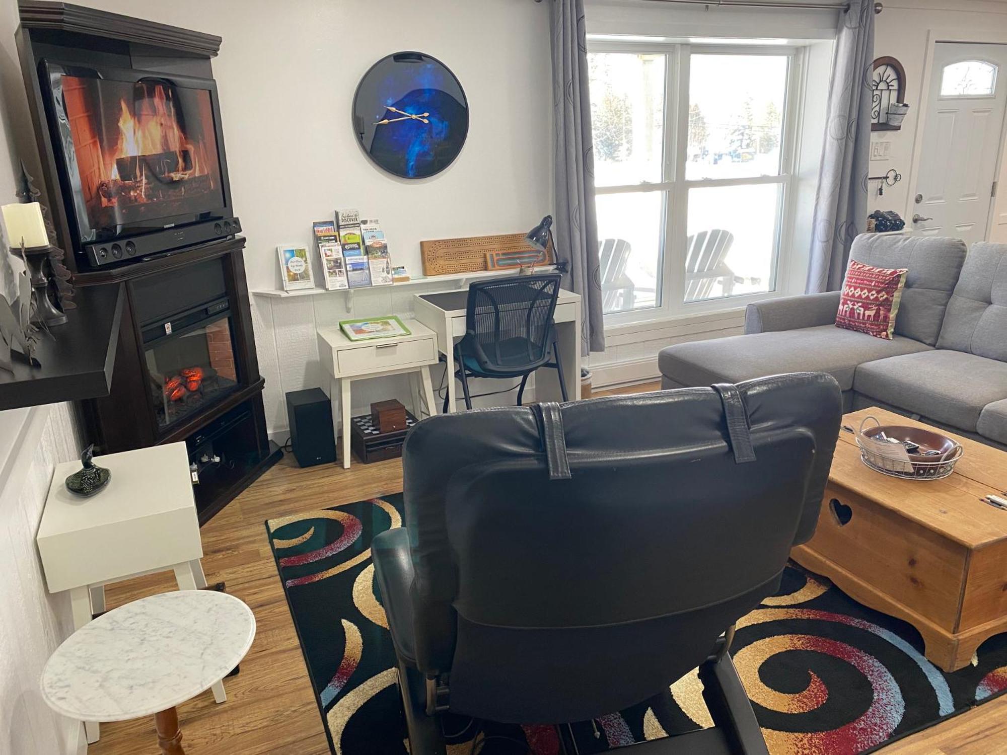 Our Place Up North Bnb 헌츠빌 외부 사진