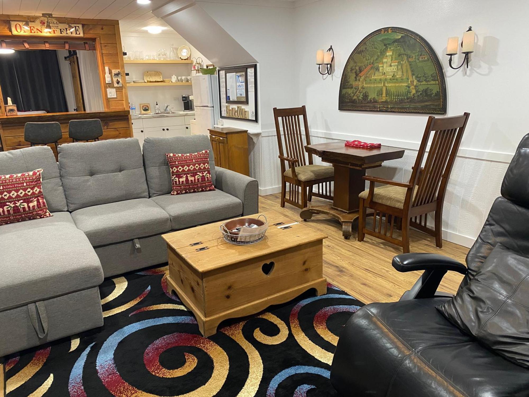 Our Place Up North Bnb 헌츠빌 외부 사진