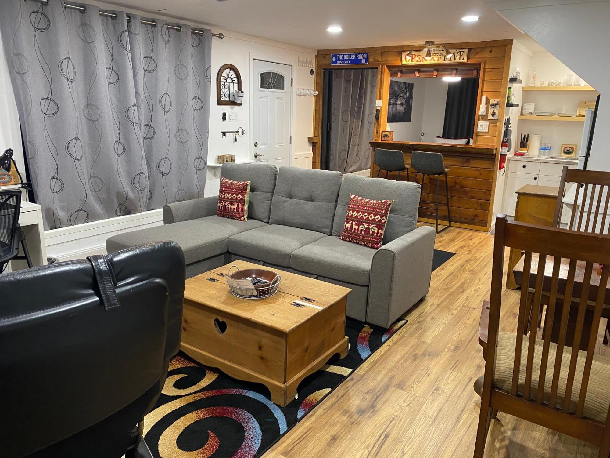 Our Place Up North Bnb 헌츠빌 외부 사진